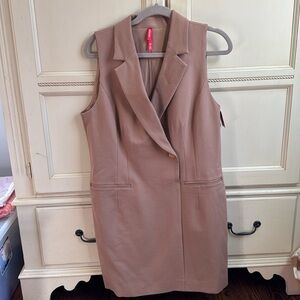 Spanx ponte vest dress
Size: L
Color: tan